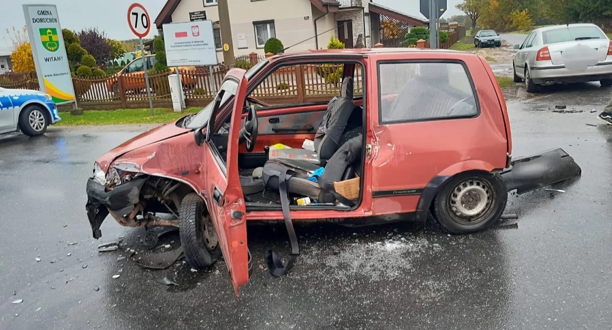 Zderzenie trzech aut - jedna osoba trafiła do szpitala