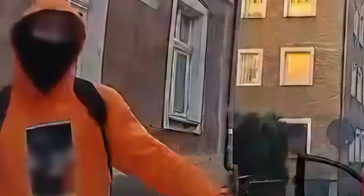 Nastoletni Spider-Man zatrzymany - wskoczył na maskę jadącego auta i uciekł 