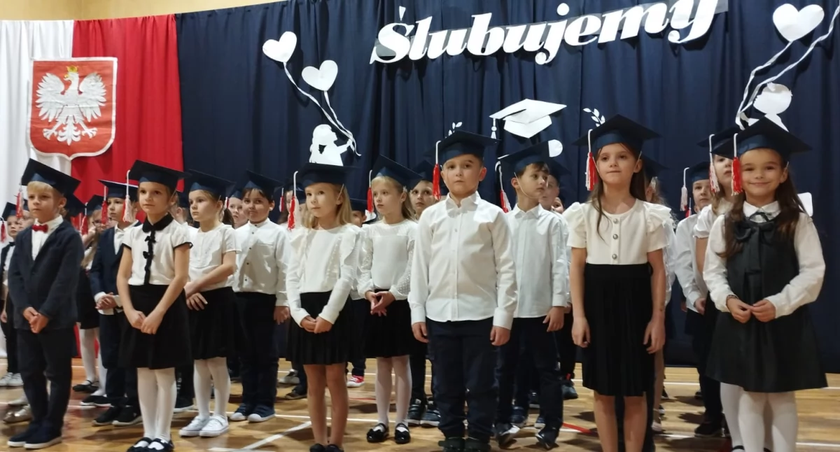 Ślubowanie pierwszoklasistów Szkoły Podstawowej nr 2 w Wieluniu