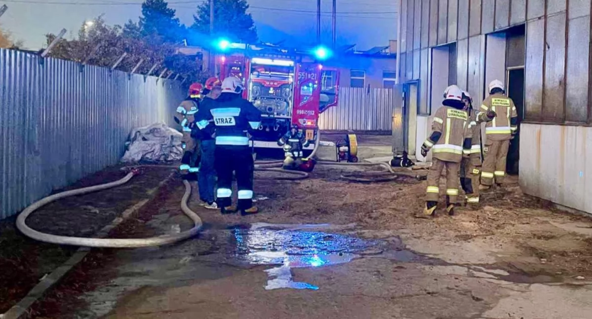 Pożar na terenie hali produkcyjnej w Wieluniu