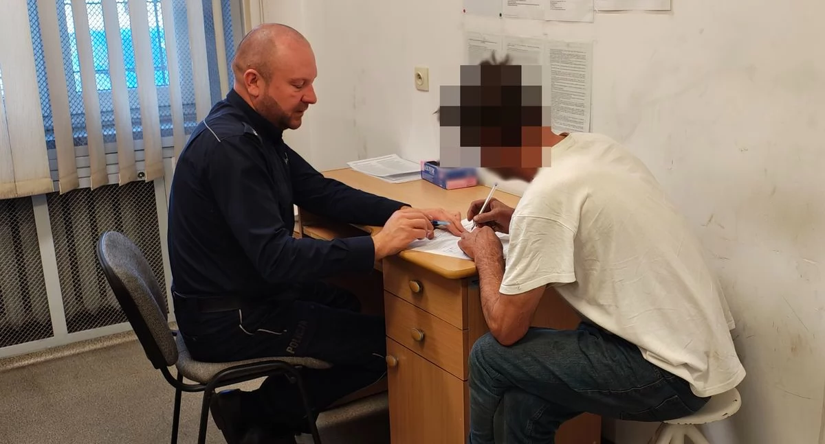 Wezwał policję do pijanego. Okazało się, że sam był poszukiwany!