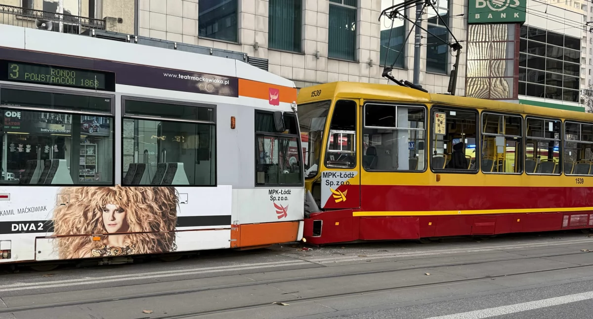 Wypadek w centrum Łodzi! Cztery osoby trafiły do szpitala po zderzeniu dwóch tramwajów