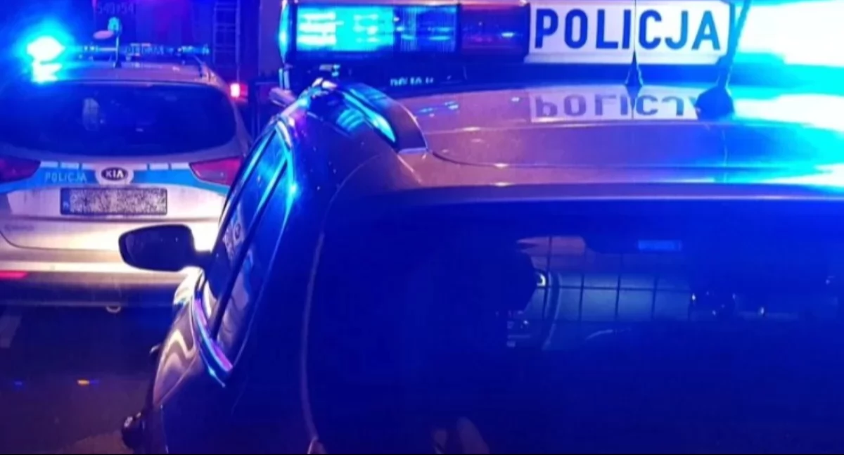 Tragedia na jednej z posesji! W aucie znaleziono ciała trzech osób 