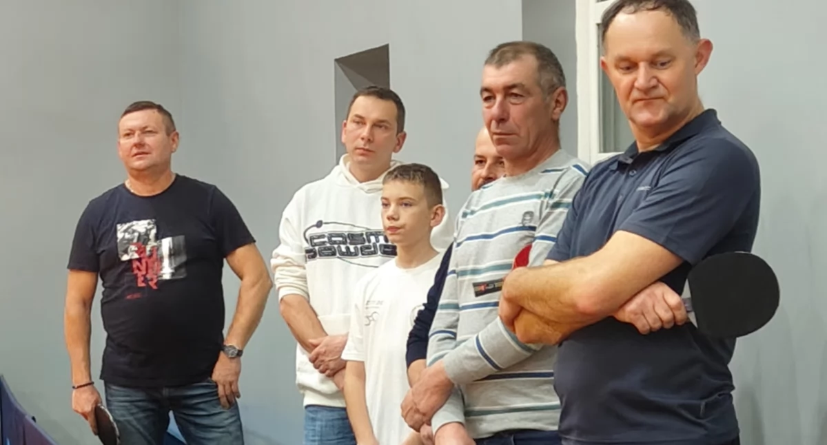 Sportowa niedziela w Czarnożyłach. „Robimy to dla państwa” – mówił wójt Modrzejewski podczas Gminnego Turnieju Tenisa Stołowego
