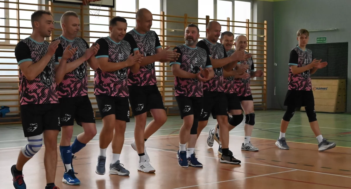 Wieruszowska Powiatowa Liga Siatkówki: emocje 6. kolejki i zapowiedź hitów najbliższej niedzieli