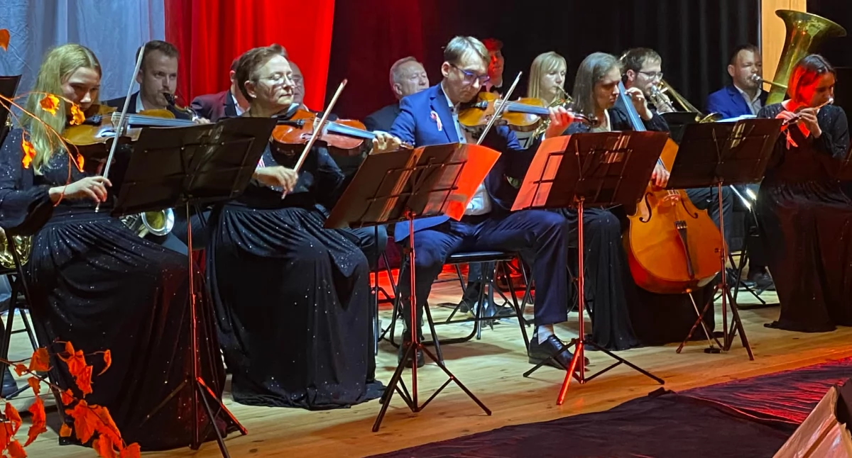 Orkiestry, śpiew i duma z bycia Polakiem: Koncert ,,Ku wolności