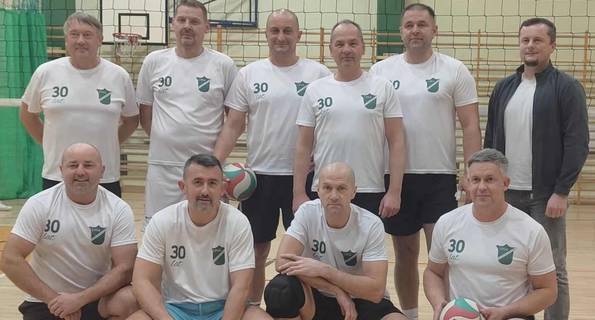 Straż i Gymnasion z kompletem zwycięstw. Za nami 2. kolejka Pajęczańskiej Ligi Piłki Siatkowej