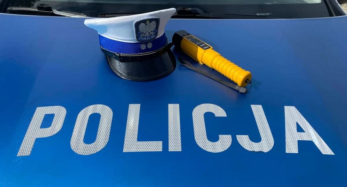 Pijany Kolumbijczyk uderzył w znak drogowy w Wieluniu i uciekł: Policja szybko go zatrzymała
