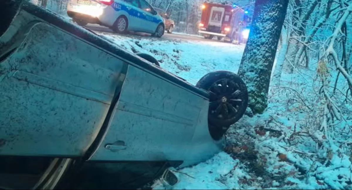 Zbyt szybka jazda zakończona dachowaniem