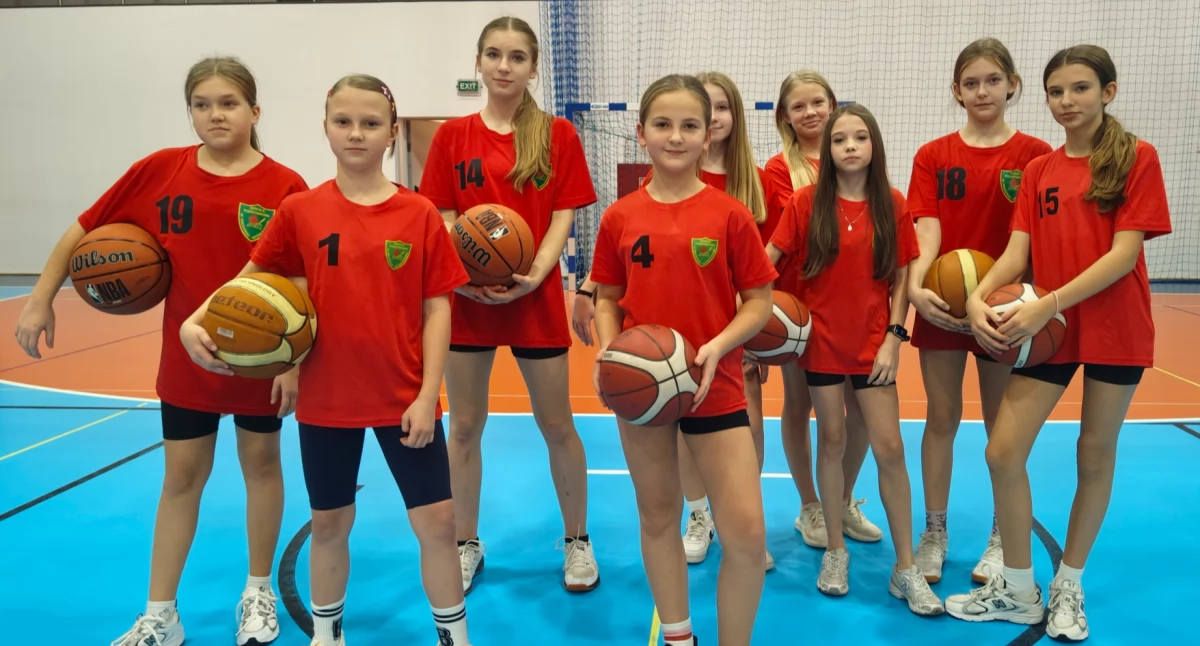 Nocny Streetball 3x3 w Wieluniu. Rywalizacja pod koszem w nieco innej odsłonie