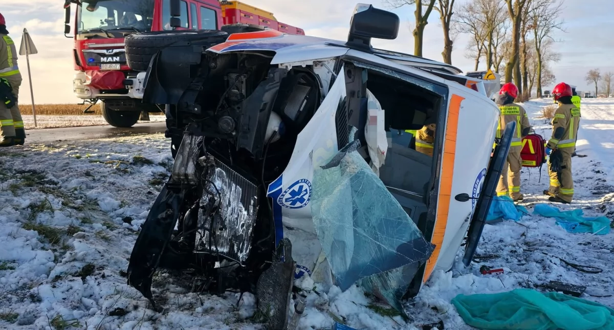 Tragiczny wypadek karetki. Nie żyją dwie osoby
