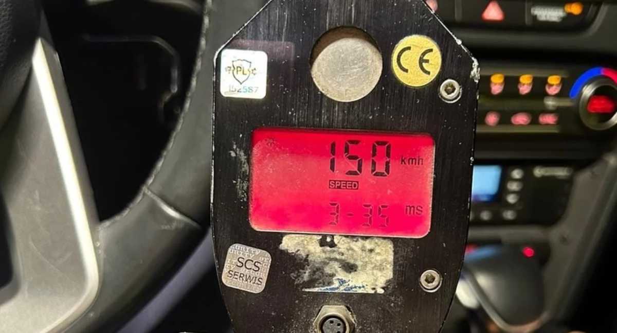 Jechał 150 km/h przez miasto! Wszystko przez... muzykę