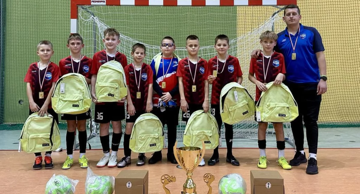 Akademia Sportu Pajęczno najlepsza w Sieradzu. Dominacja rocznika 2014 i awans do finału w Atlas Arenie