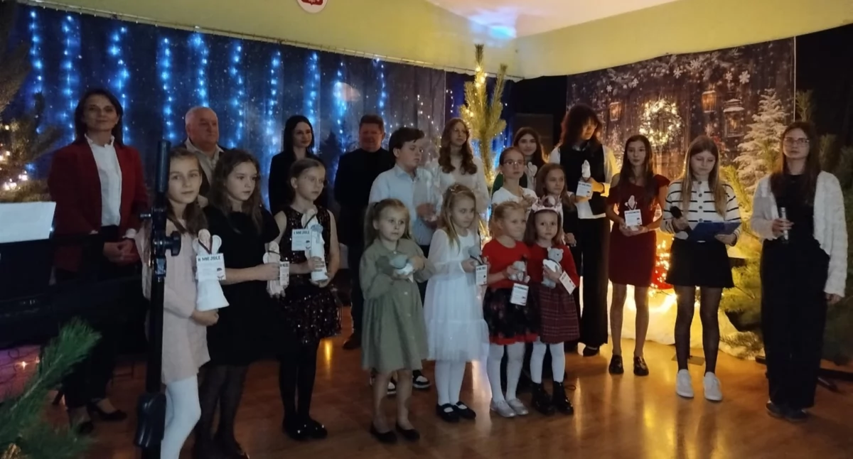 Świąteczne granie i pomaganie. Sukces II Gminnego Festiwalu Piosenki w gminie Działoszyn