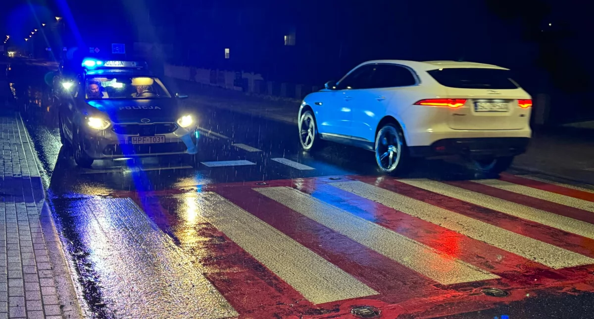 Wypadek na ul. Joanny Żubr w Wieluniu. Potrącona kobieta odwieziona do szpitala