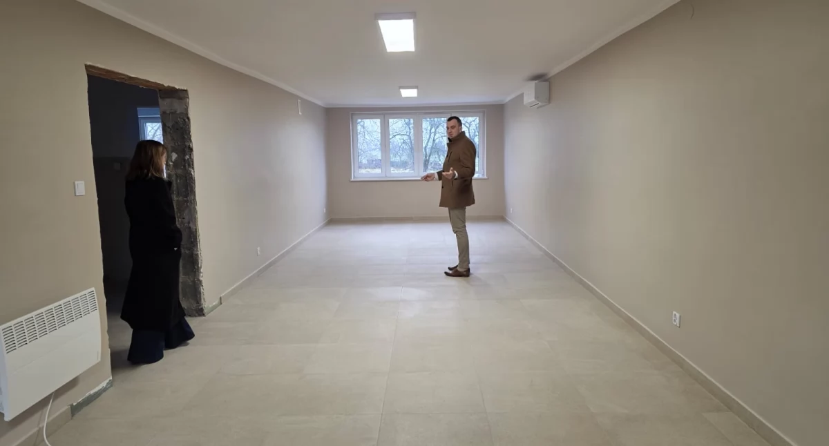 Inwestycje w Gminie Siemkowice: Nowy dach w Zmyślonej oraz postępy prac w Radoszewicach