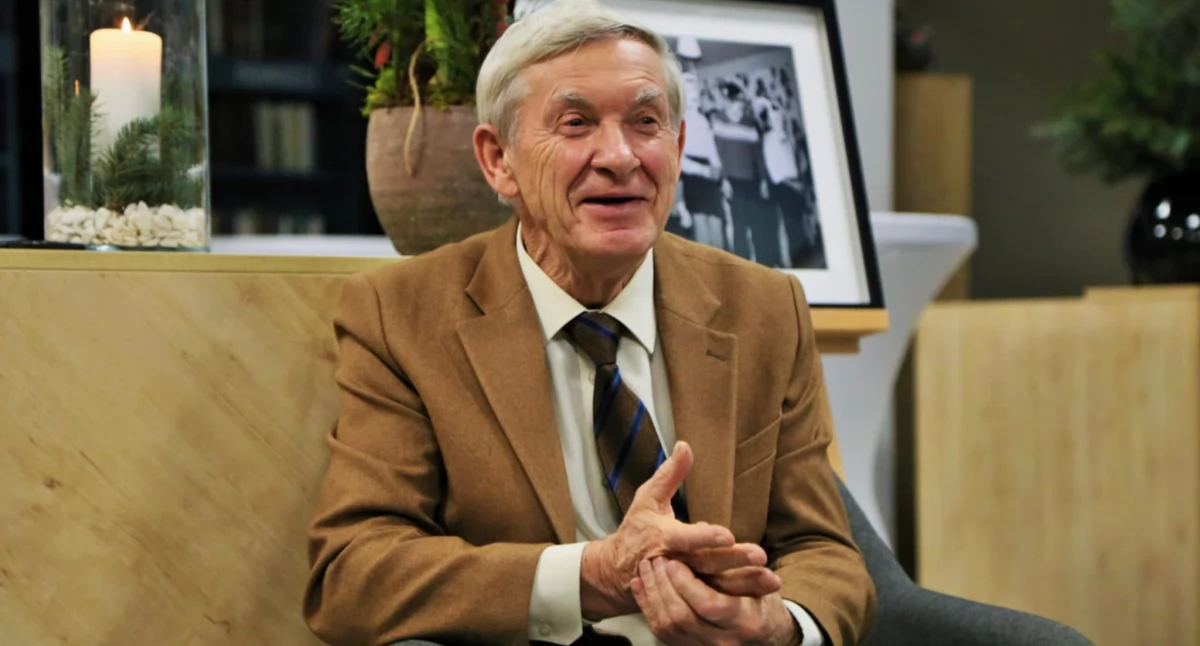 Włodzimierz Kałczak i jego wernisaż przyciągnął miłośników fotografii - Mam 77 lat, a aparat jest moim nieodłącznym elementem życia codziennego...