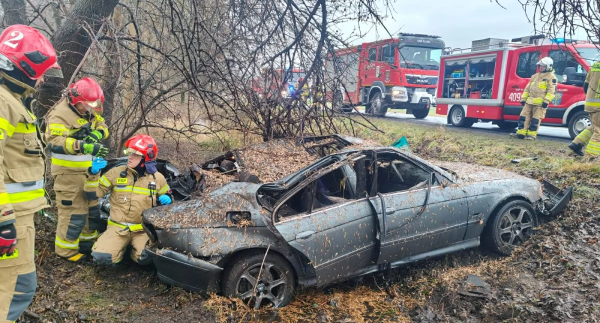 22-latek stracił panowanie nad BMW: Trzy osoby trafiły do szpitala