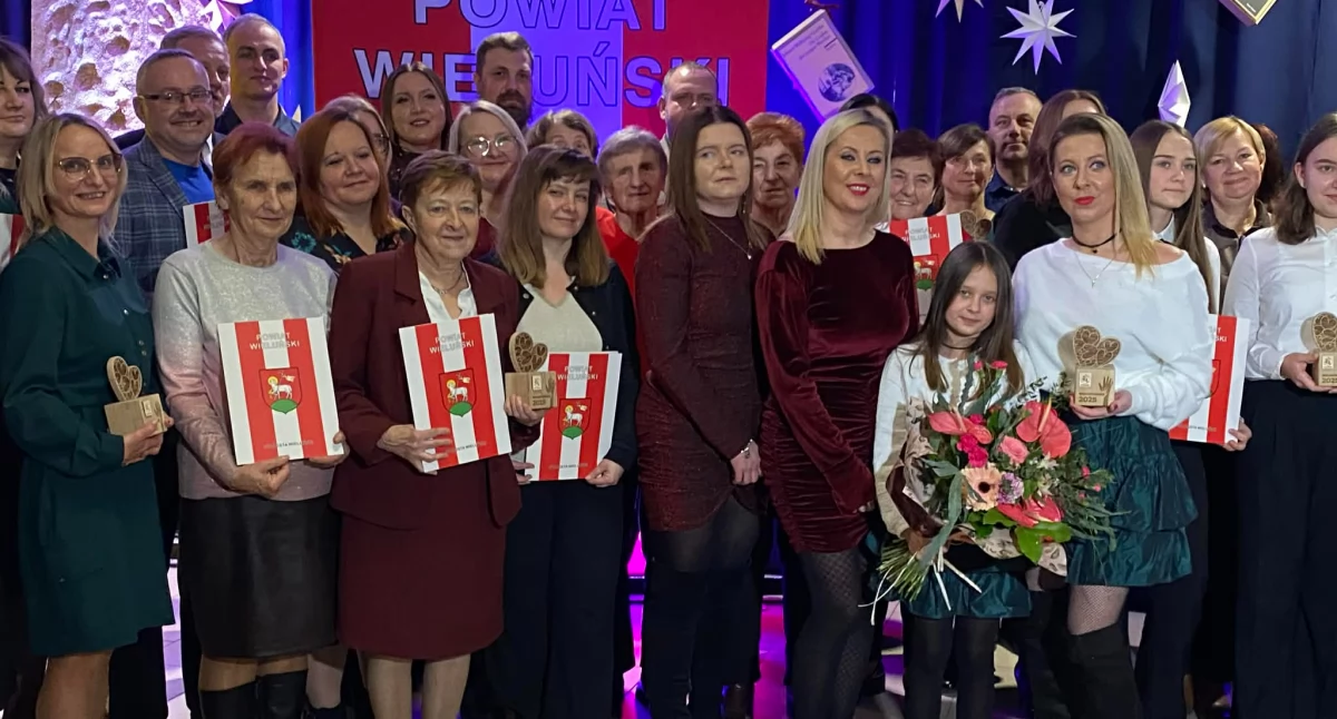 Wyróżnienia dla wolontariuszy powiatu wieluńskiego wręczone!