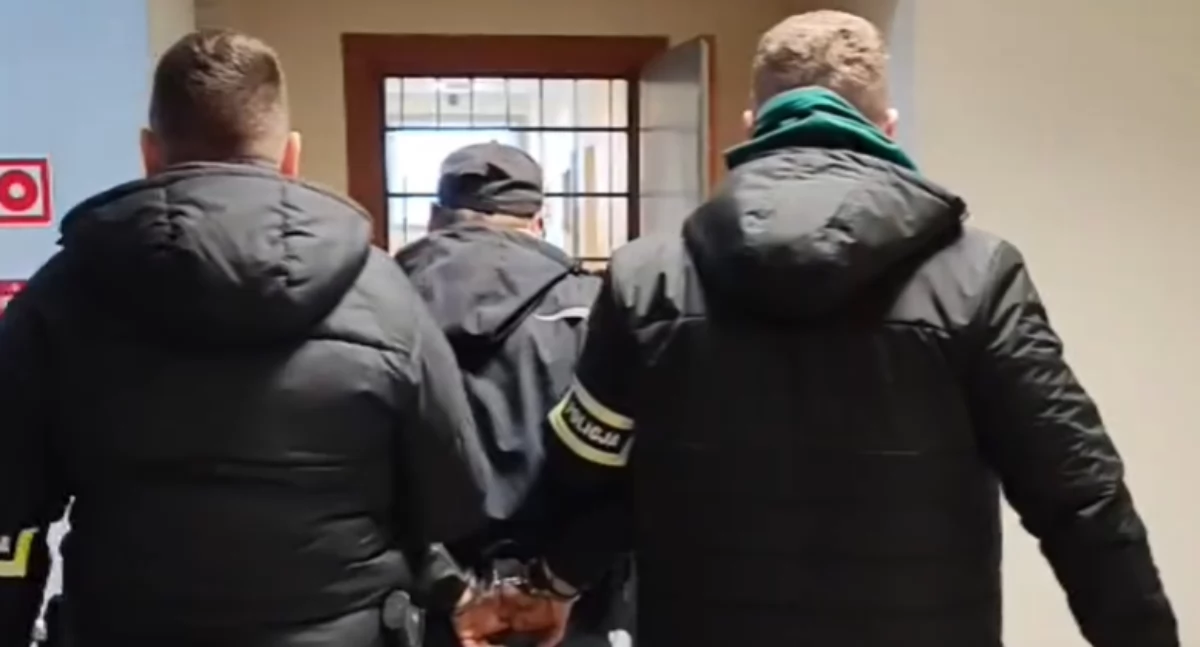Sceny jak z gangsterskiego filmu! 44-latek zajechał drogę byłej partnerce i groził jej nożem