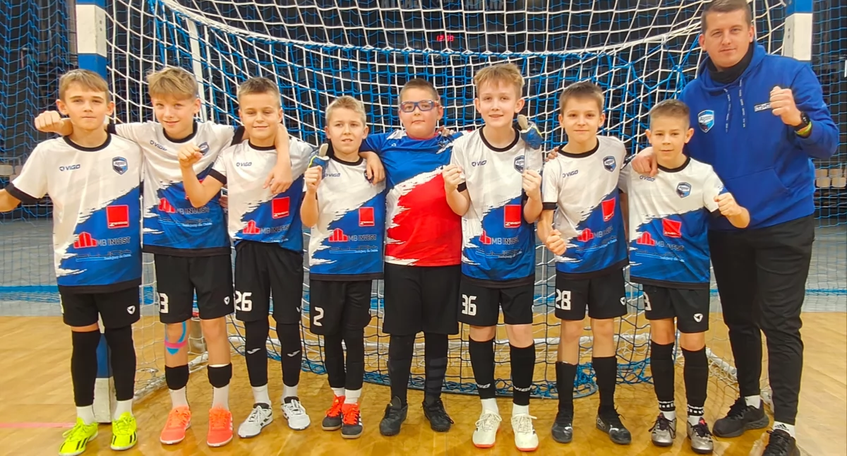 Dwie drużyny Akademii Sportu Pajęczno wśród najlepszych w województwie. Rywalizowały w Halowym Turnieju o Puchar Marszałka
