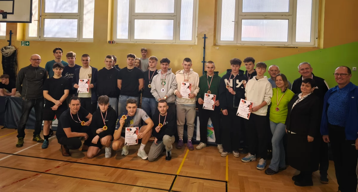 Pingpongiści ZS nr 2 i I LO najlepsi w Mistrzostwach Powiatu Wieluńskiego