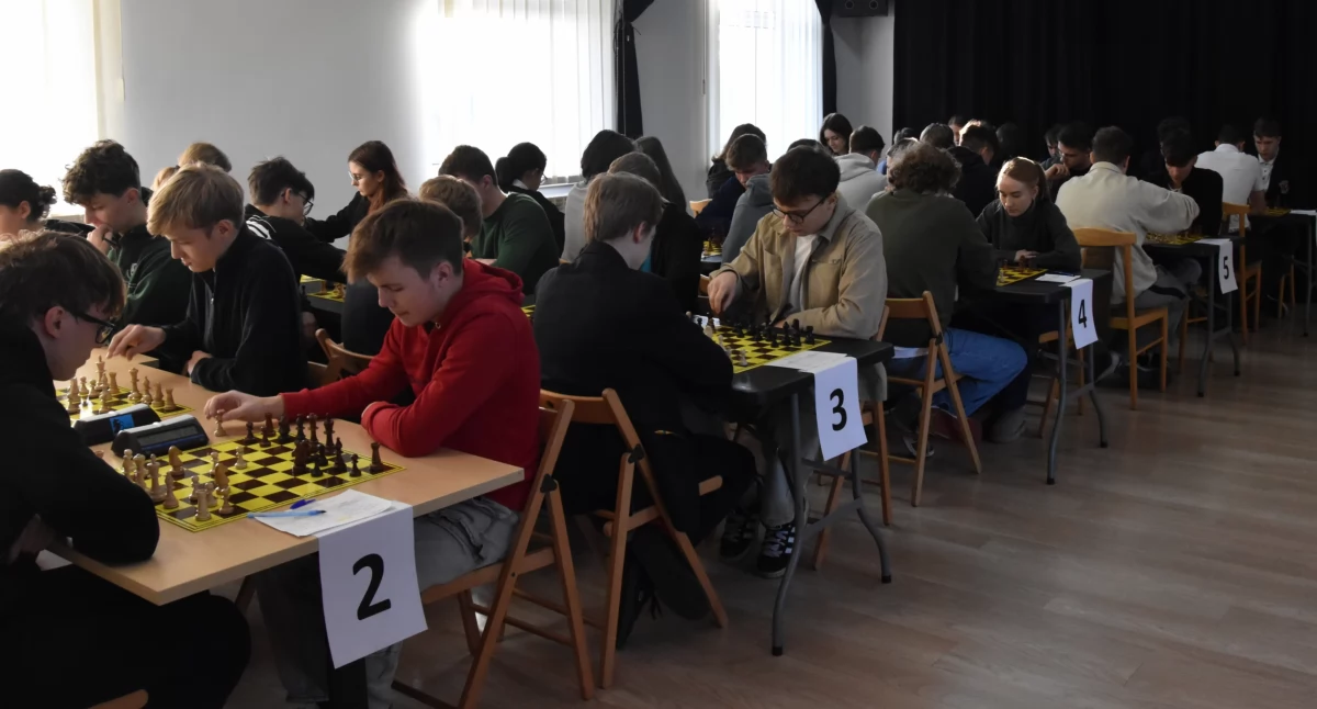 Szachiści II LO Wieluń wśród najlepszych w województwie. Ósme miejsce w finale Licealiady 2025/26