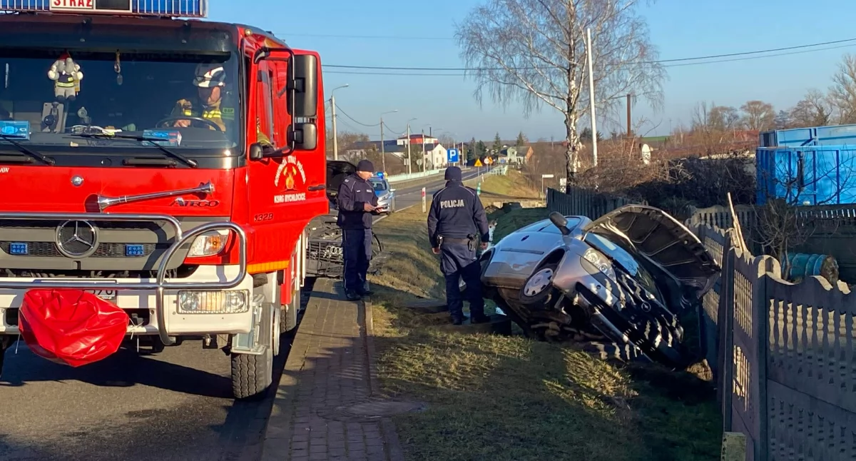 W Rychłocicach opel zderzył się z audi - 75-latek trafił do szpitala