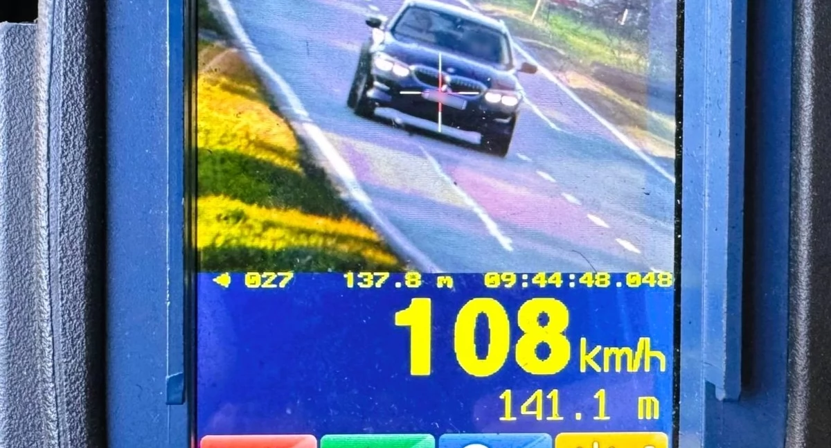 Pędził 108 km/h w terenie zabudowanym. Kierowca BMW stracił prawo jazdy!