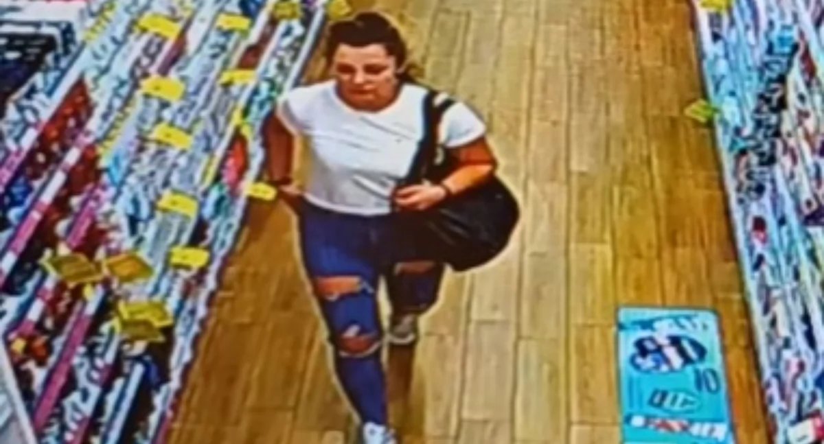 Policja poszukuje kobiety - mogła ona ukraść kosmetyki ze sklepu 