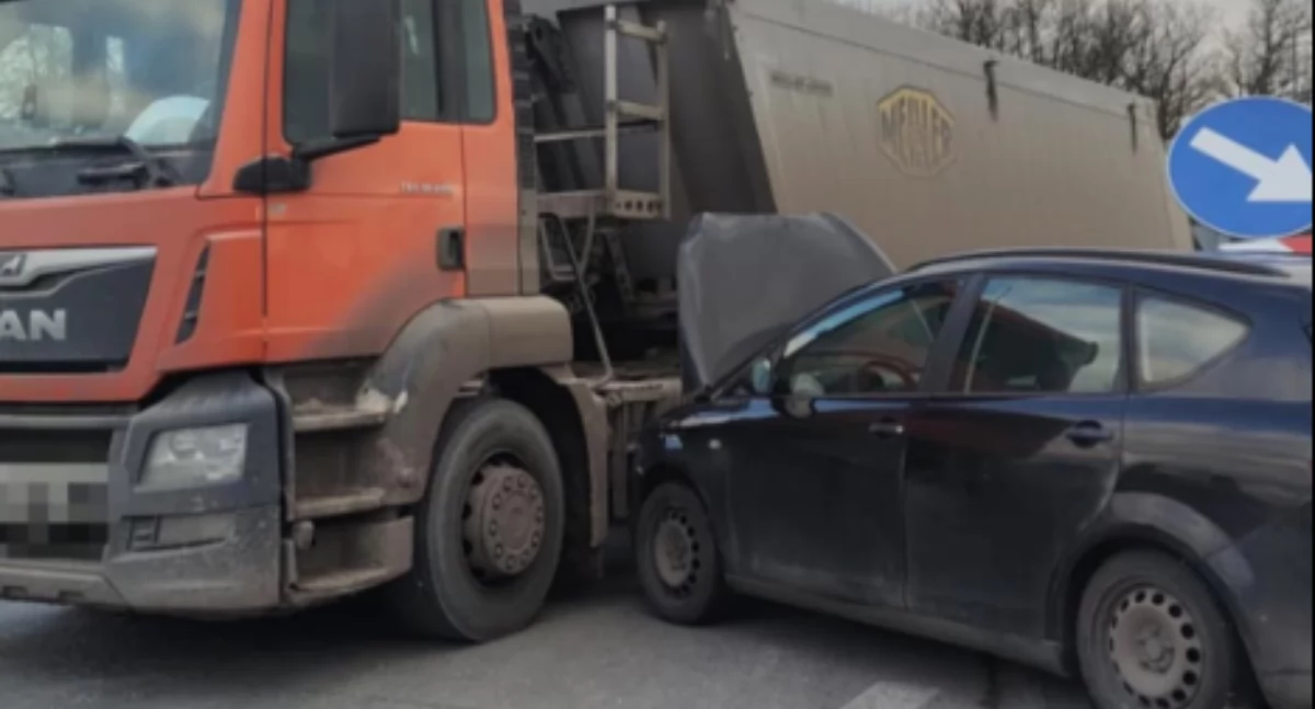 Wypadek na drodze wojewódzkiej nr 483 - jedna osoba trafiła do szpitala