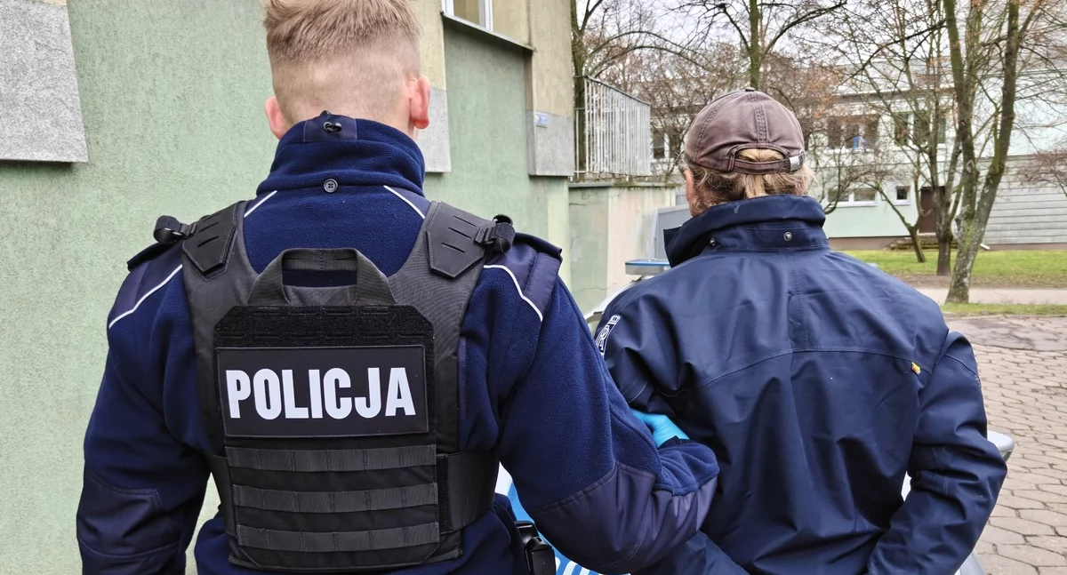 Poszukiwany 47-latek... sam przyszedł na komendę - przez ostatnie lata ukrywał się za granicą 