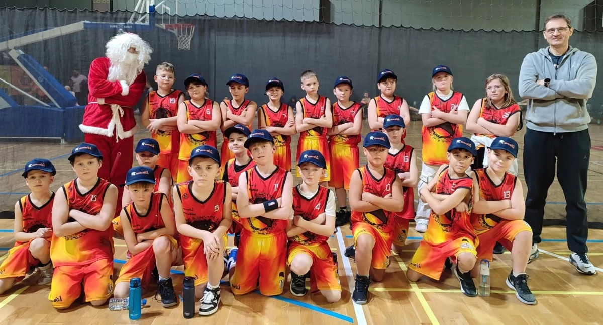 Grali w Mini Basket Lidze w Łodzi. Młodzi koszykarze z Wielunia zbierają doświadczenie i notują postępy