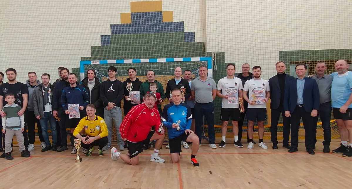 Piłka ręczna, tradycja i pomoc – 14. Otwarty Amatorski Turniej Piłki Ręcznej w Pajęcznie przeszedł do historii