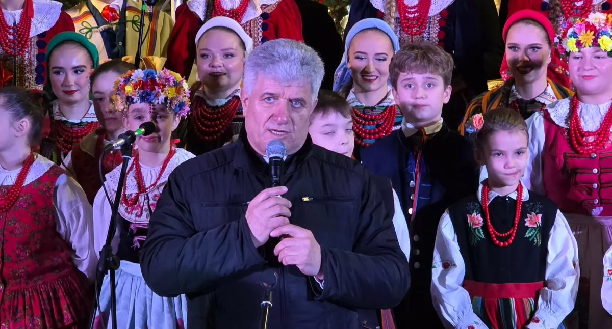 Koncert zespołu Mały Śląsk w Kościele p.w. św. Marii Magdaleny w Działoszynie. Publiczność nagrodziła artystów brawami na stojąco