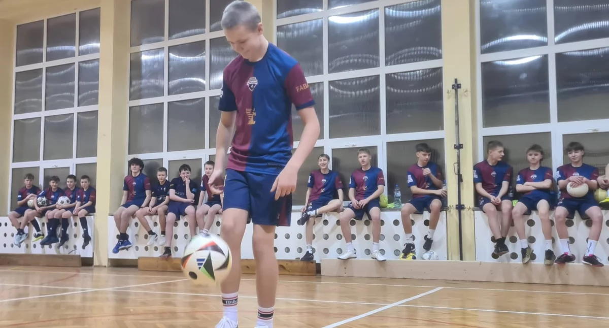 Trzech Króli na sportowo w FC Bonus. Młodzi piłkarze rywalizowali w konkursie żonglerki