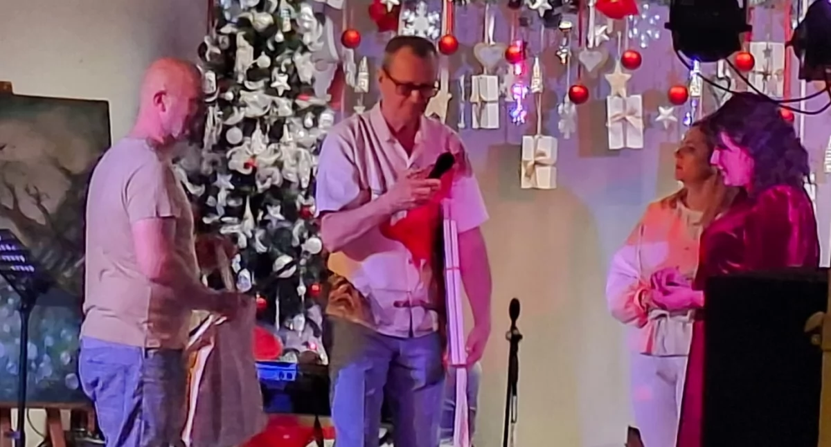 Spotkanie malarstwa z muzyką. Wernisaż i recital w Miejsko-Gminnym Domu Kultury w Działoszynie
