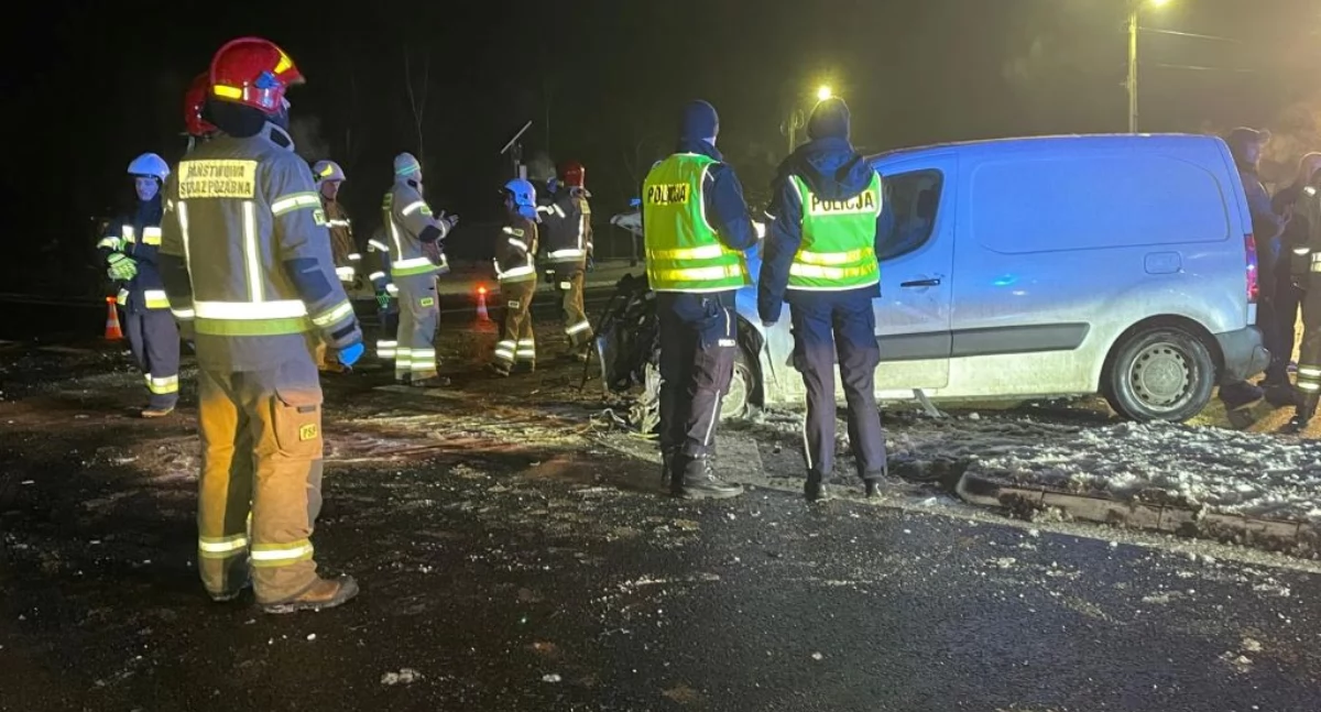 Wypadek na DK-74. Trzy osoby trafiły do szpitala! 