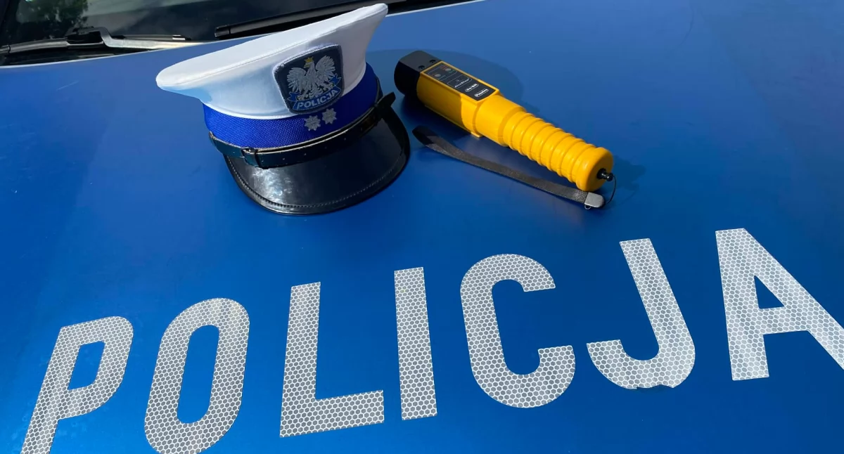 Pomoc przyszła w ostatniej chwili! Policjanci uratowali 40-latka, który przebywał w pustostanie