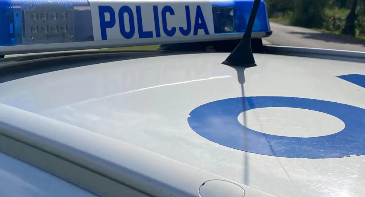 Poranne zdarzenie w Wyszanowie! Kierowca busa uderzył w ogrodzenie posesji 