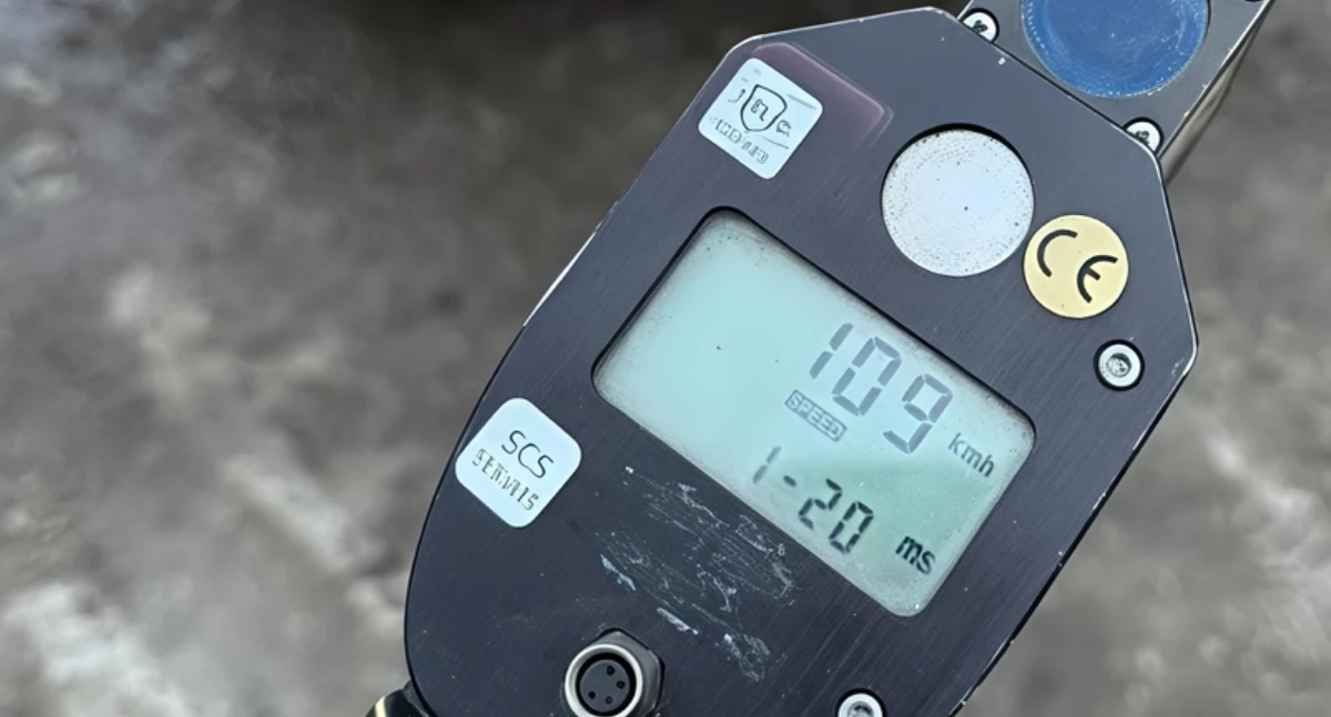 Jechał blisko 110 km/h w obszarze zabudowanym - 27-latek poniósł surowe konsekwencje 