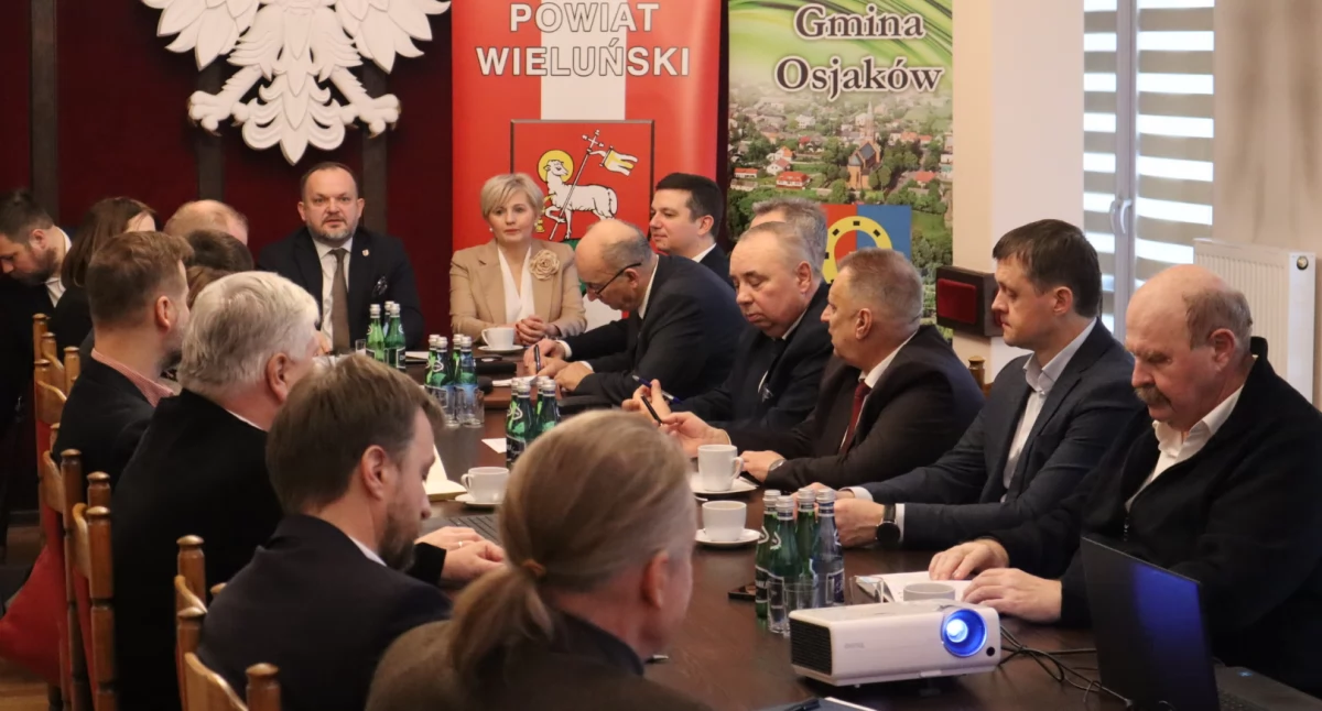 Włodarze gmin i powiatu wieluńskiego debatowali w Osjakowie
