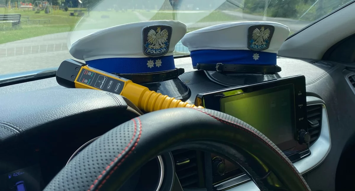Jechał w nocy bez świateł - okazało się, że 23-latek miał sądowy zakaz prowadzenia pojazdów