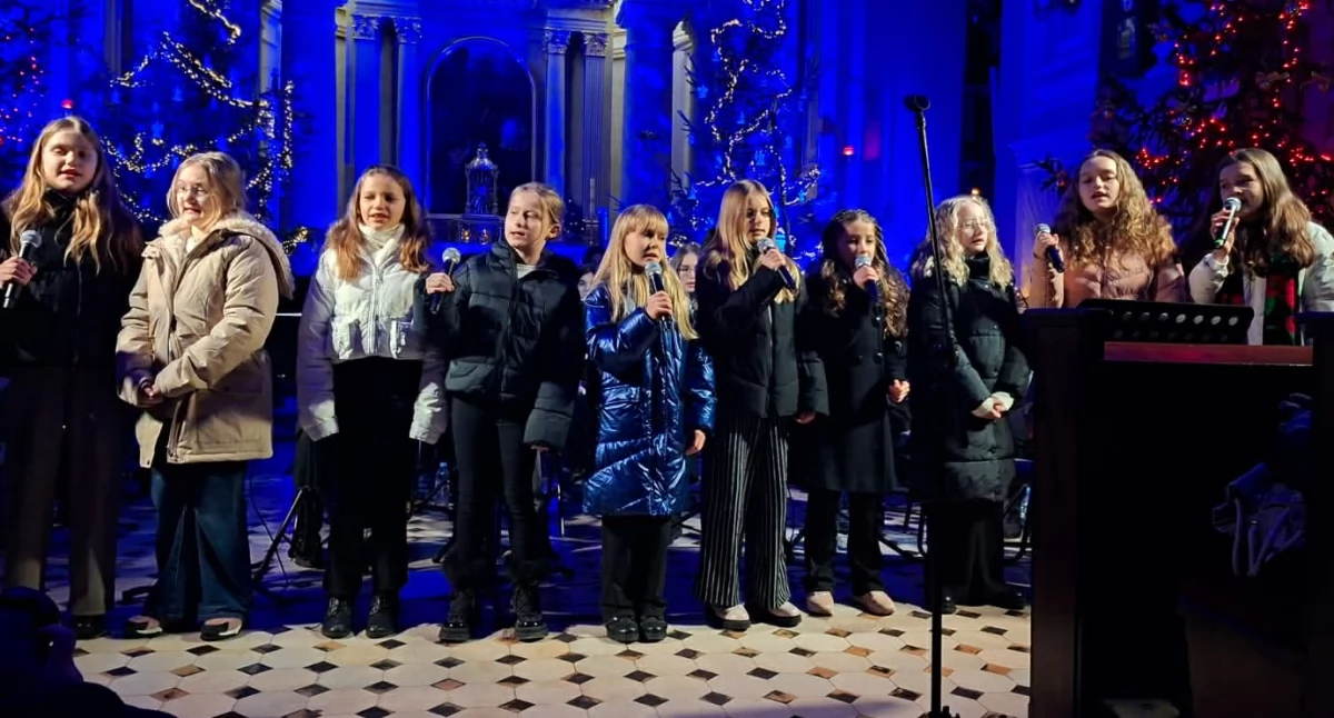 Wielkie serca w Rząśni: Koncert świąteczno-noworoczny połączony z kiermaszem charytatywnym