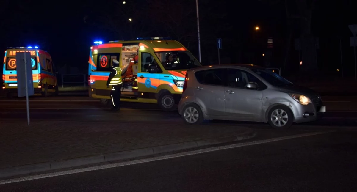 Kolejne potrącenie na pasach - dwie starsze osoby trafiły do szpitala