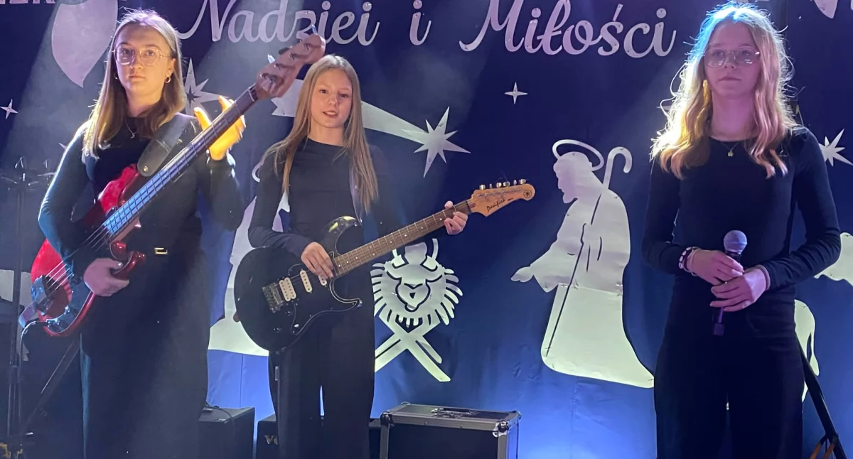 IV Gminny Przegląd Kolęd i Pastorałek w Mierzycach: Scena pełna młodych talentów