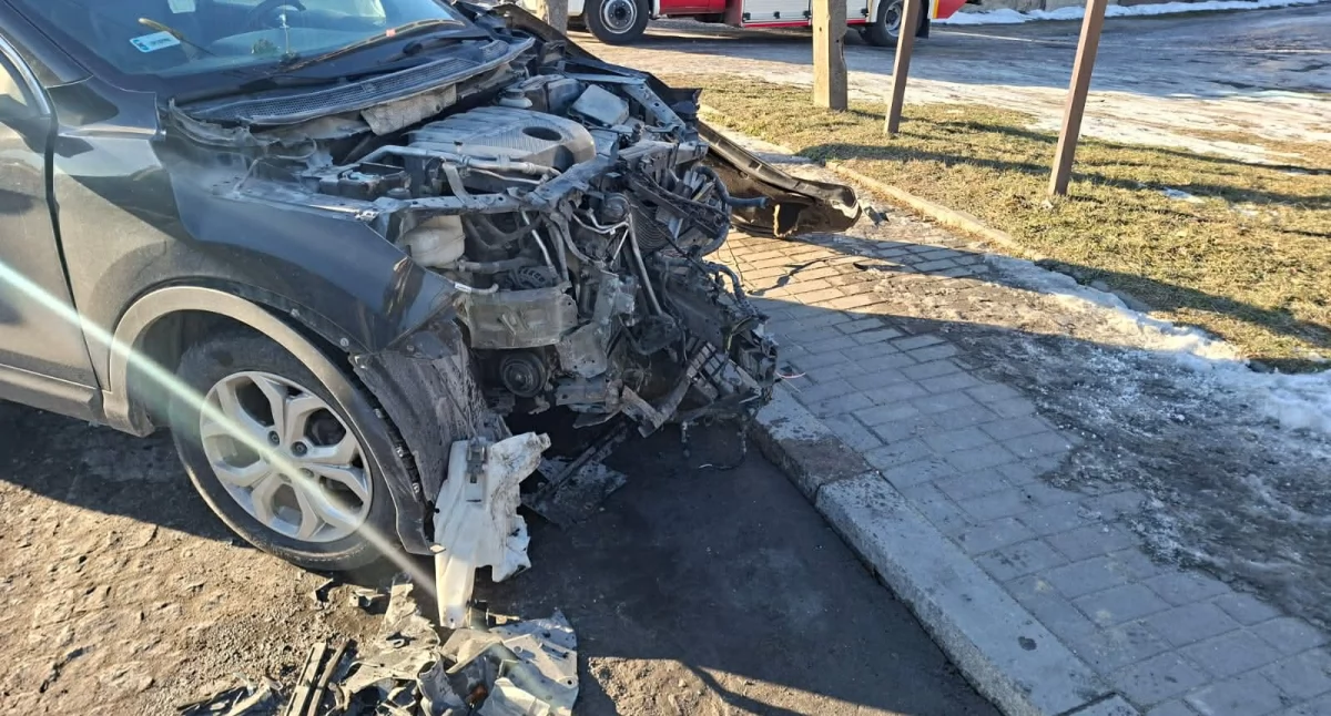 Kolizja w Raciszynie: Samochód osobowy zderzył się z ciężarówką