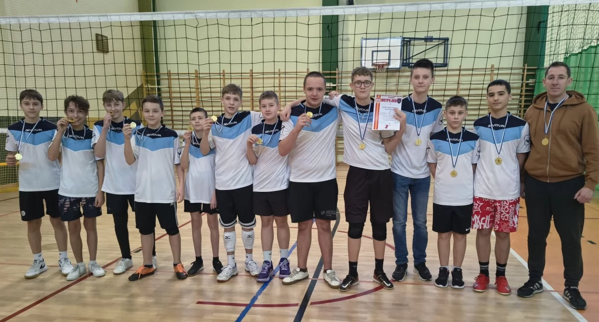Mistrzostwa Powiatu Pajęczańskiego w siatkówce. Wygrane, awanse i półfinały wojewódzkie w Pajęcznie