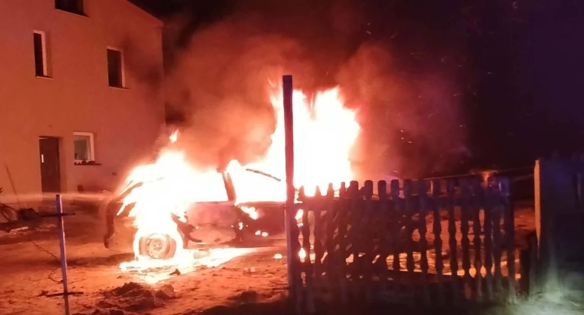 Pożar auta przed domem