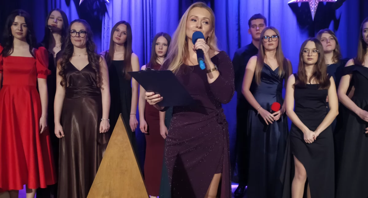Najpiękniejszy prezent dla babci i dziadka: Koncert „Narodziła nam się miłość” w PMDKiS w Wieluniu